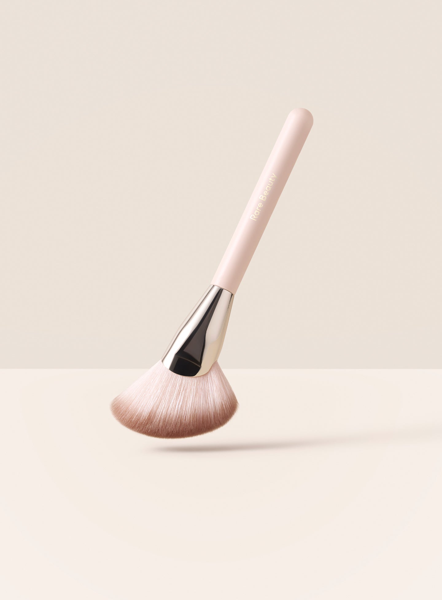 ecomm bronzer brush 01.jpg ecomm bronzer brush 01.jpg
